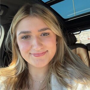 Meet your Posher, Carly